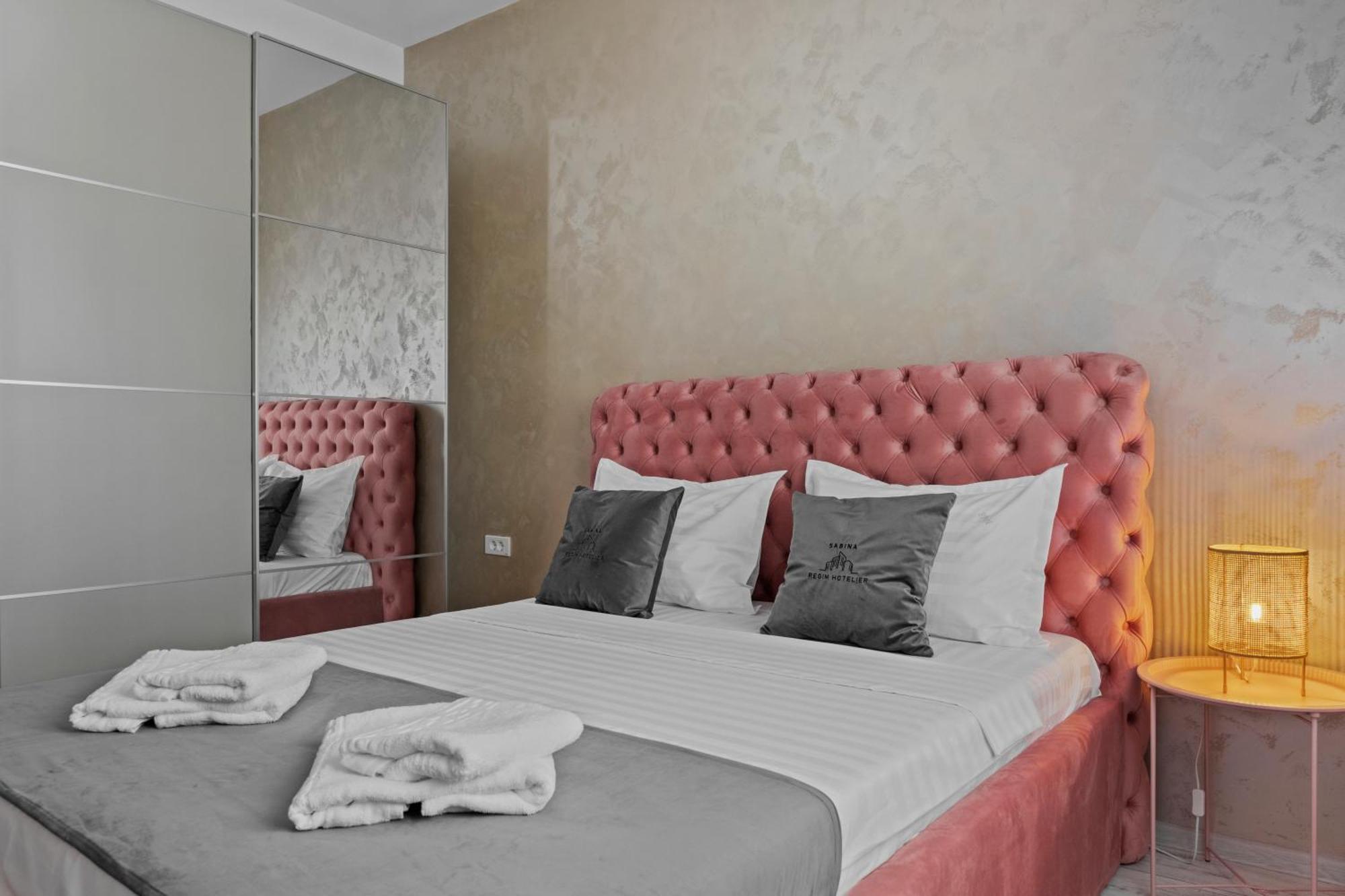 Luxury Rose Apartment