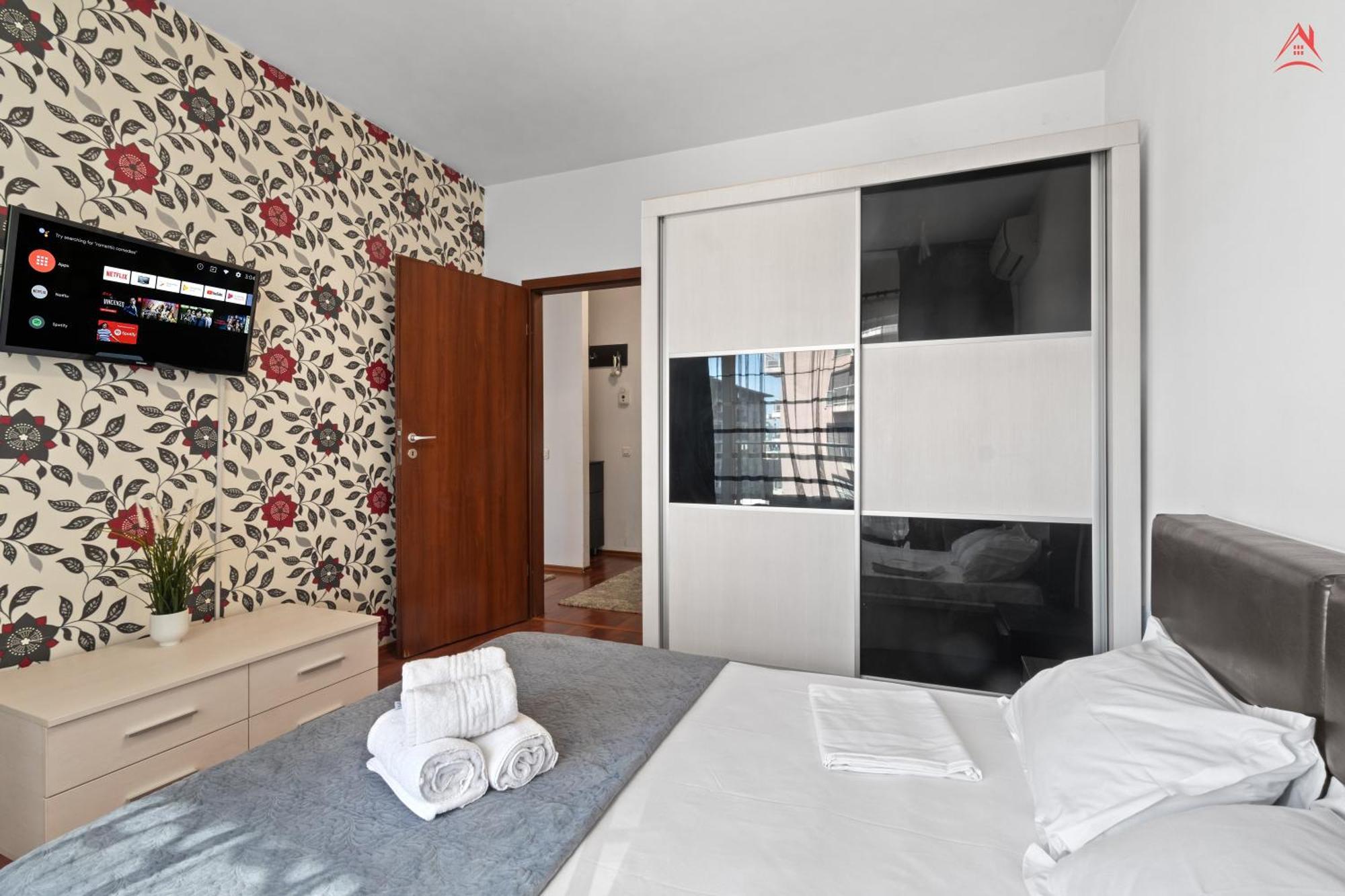 Dreamhouse Titan - Rasarit De Soare * Bucharest