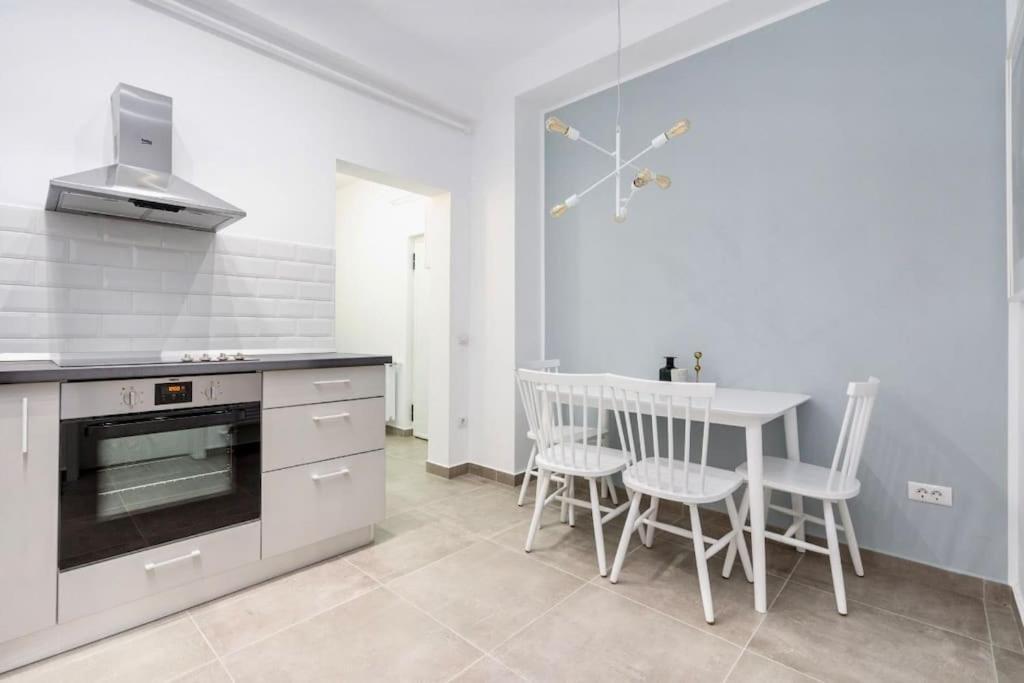 Apartment Bloom Ultracentral Bucharest
