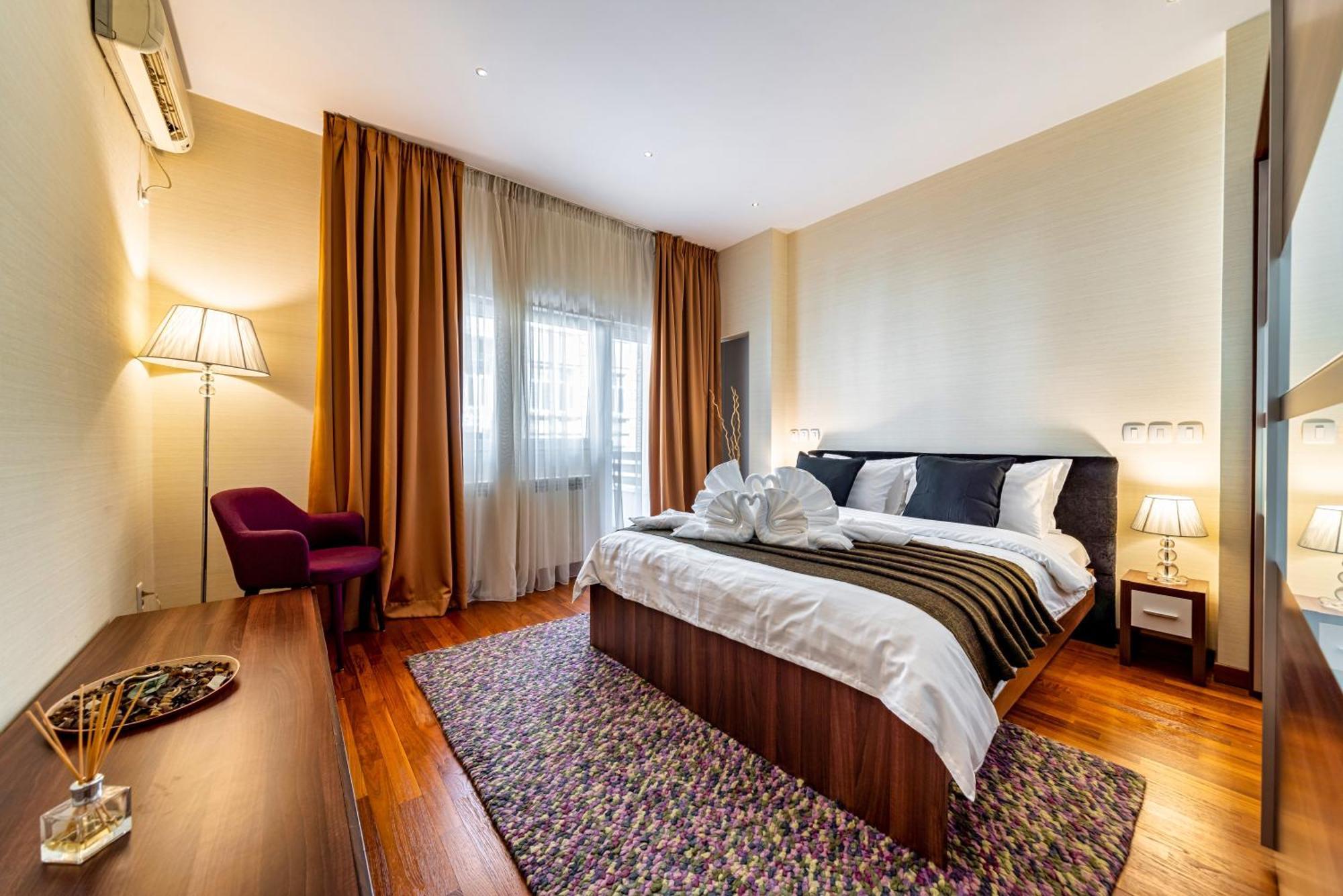 Victory's Charm - Ultra-central - By Uni88 * Bucharest