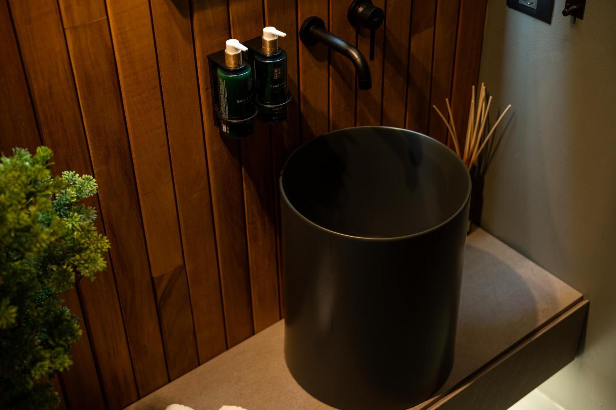 Win Herastrau - Luxury Jungle Vibes 2br - Private Parking * Bucharest