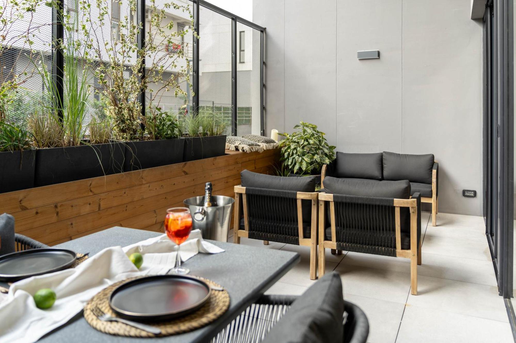 Win Herastrau - Luxury Jungle Vibes 2br - Private Parking Bucharest