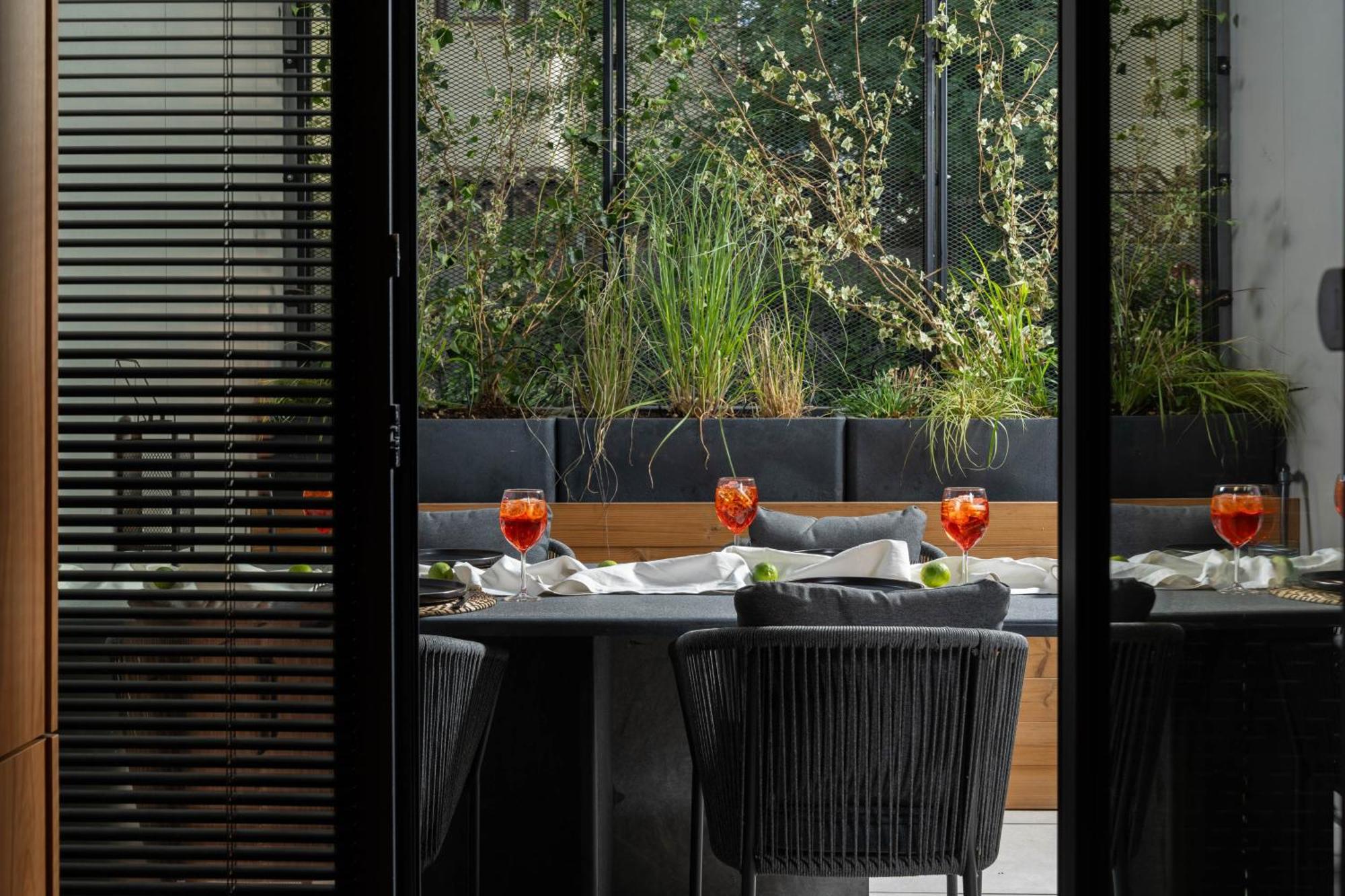 Win Herastrau - Luxury Jungle Vibes 2br - Private Parking Apartment Bucharest