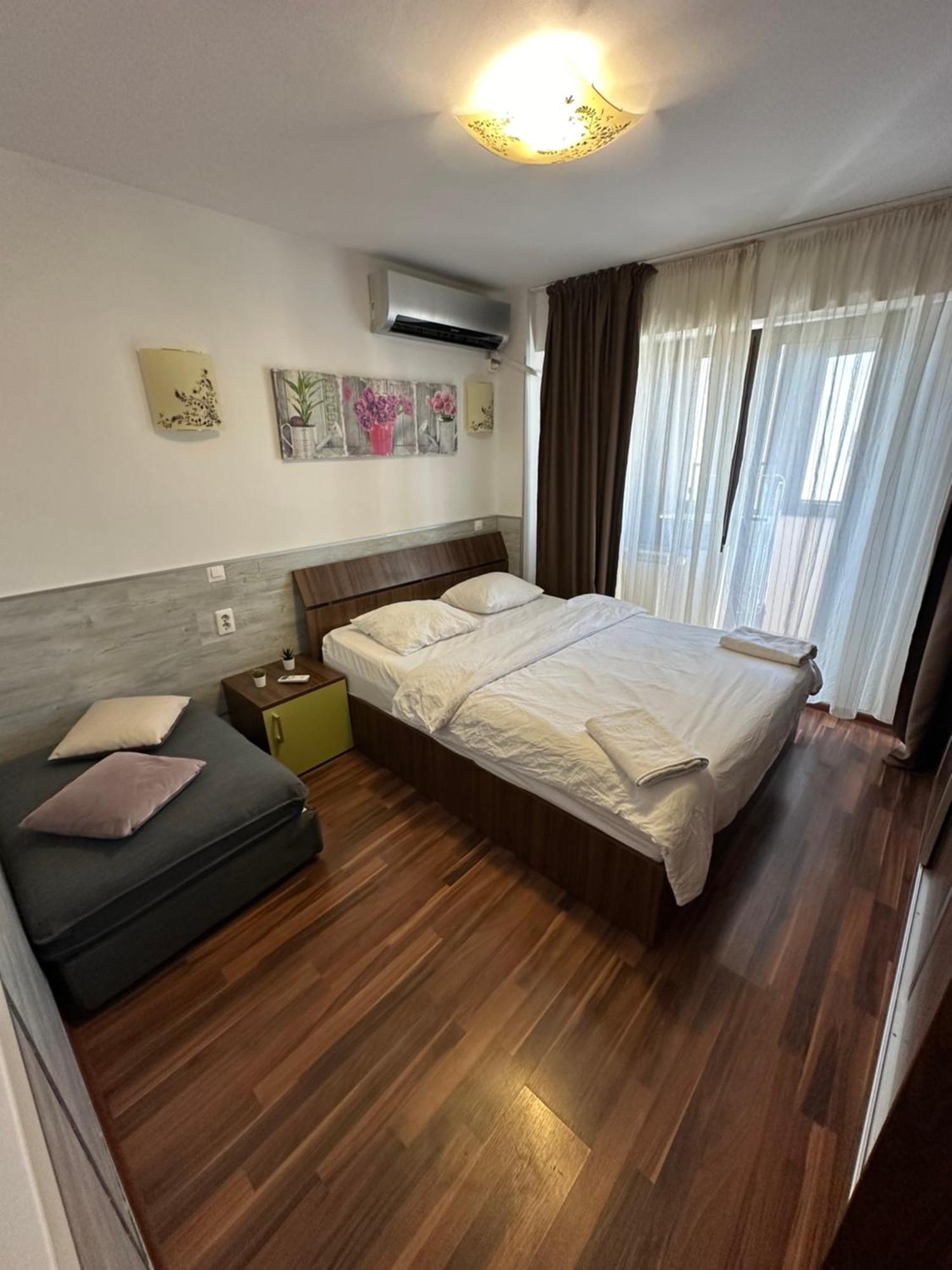 New 64 With Private Parking * Bucharest