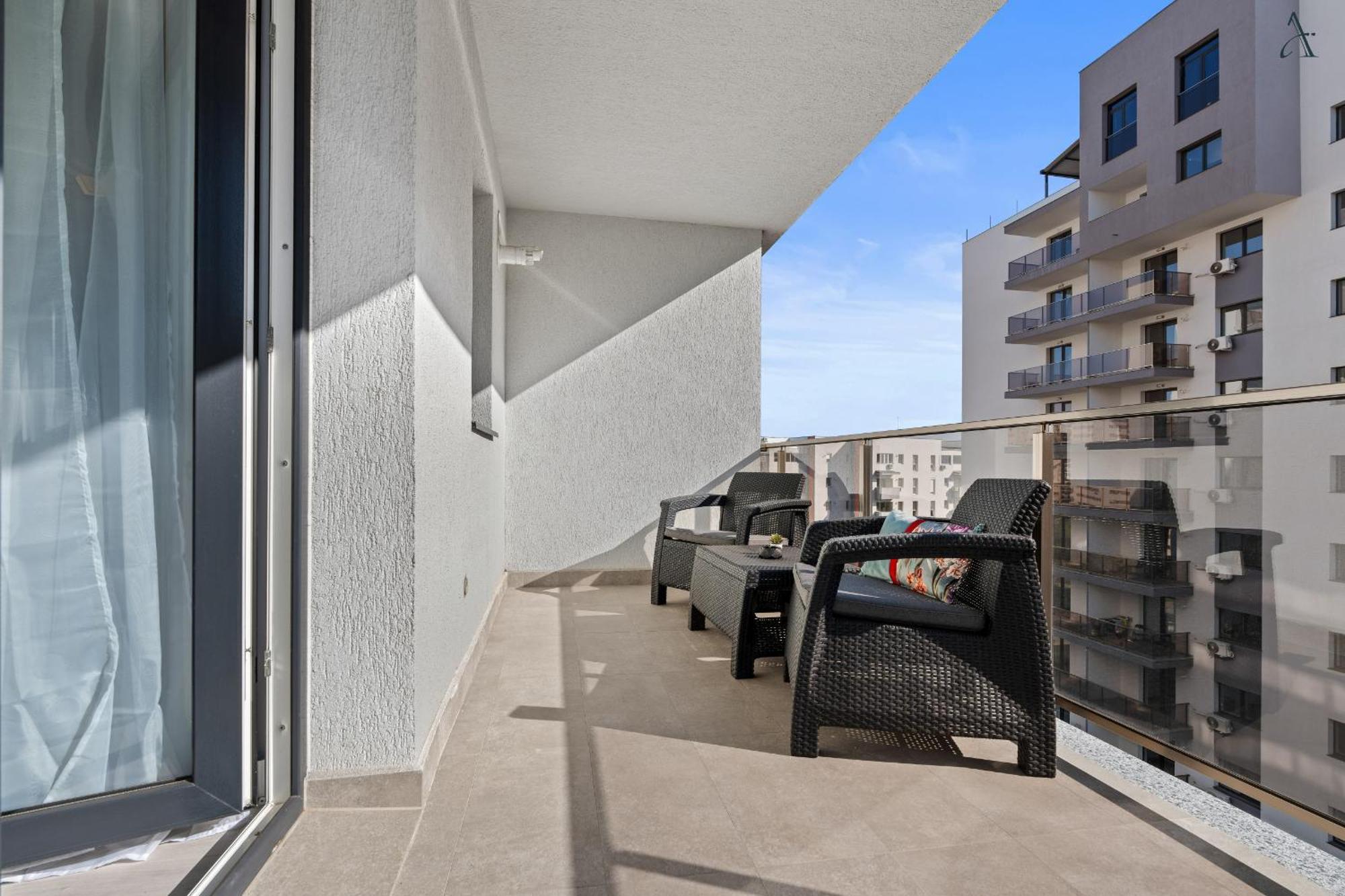 Kesem - The Velvet With Ground Level Indoor Parking Apartment