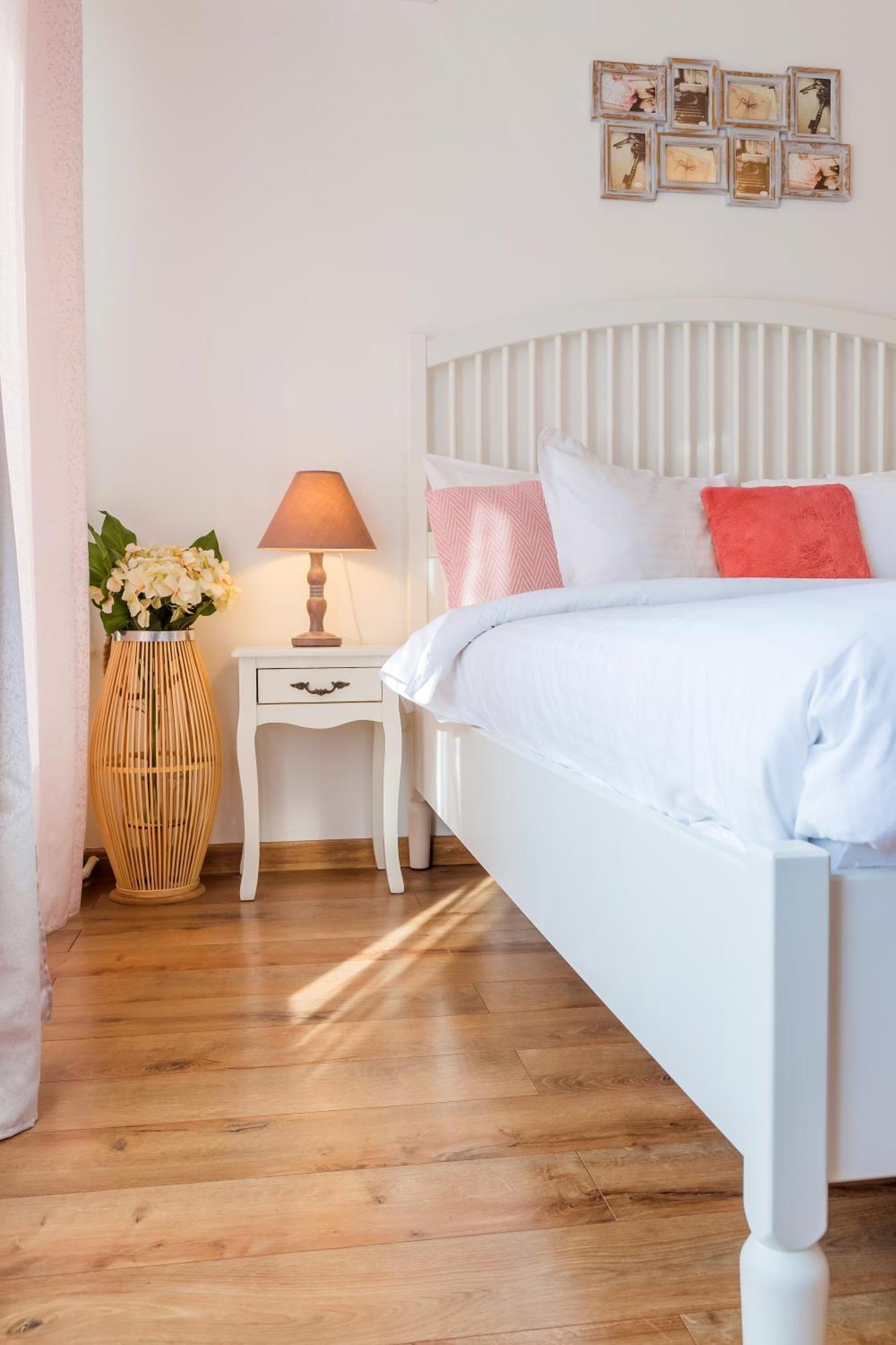 Apartament T By Mrg Bucureşti