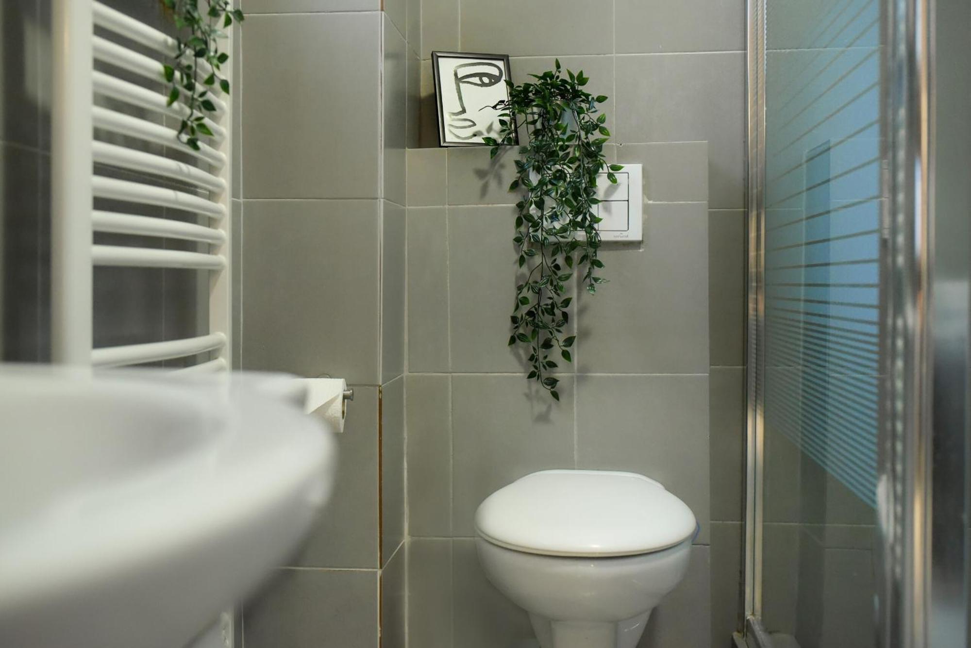 Cozy 2-bedroom Retreat In The Heart Of History Bucharest