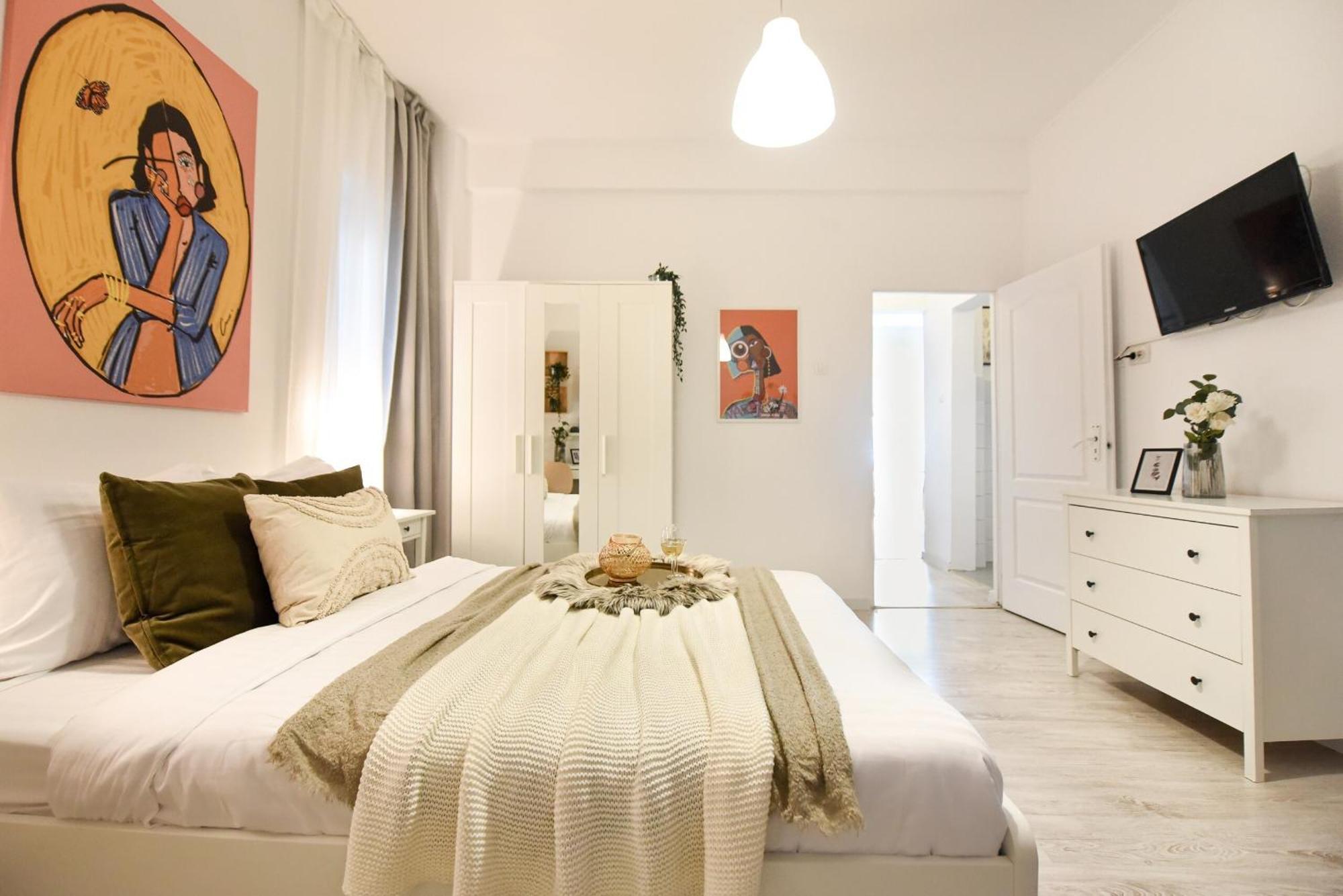 Cozy 2-bedroom Retreat In The Heart Of History