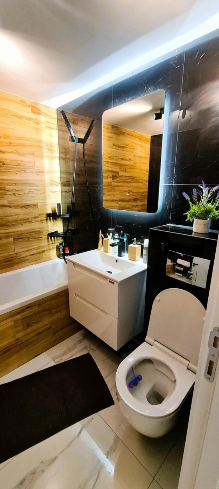 Lannister, A Unique Place Apartment Bucharest