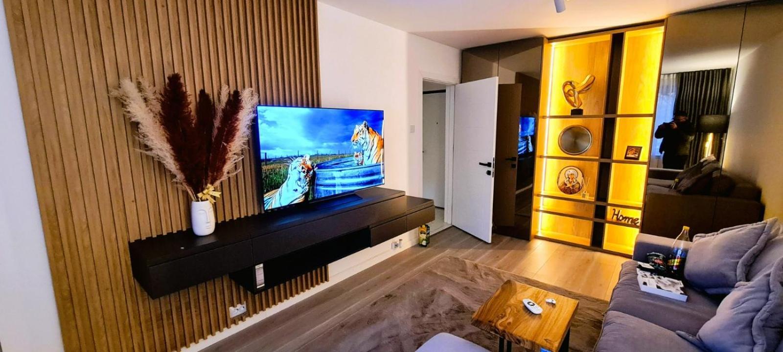 Lannister, A Unique Place Apartment