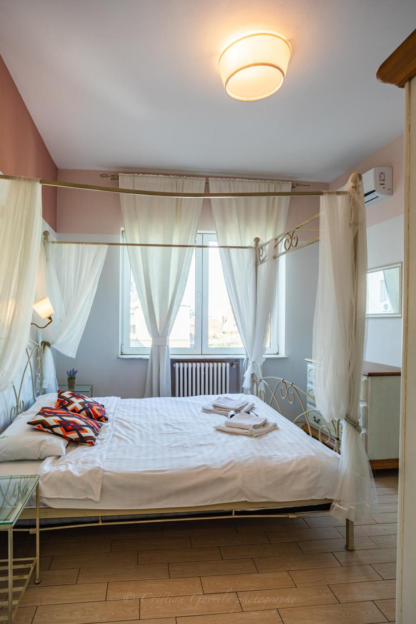 University Apartment Apartament *
