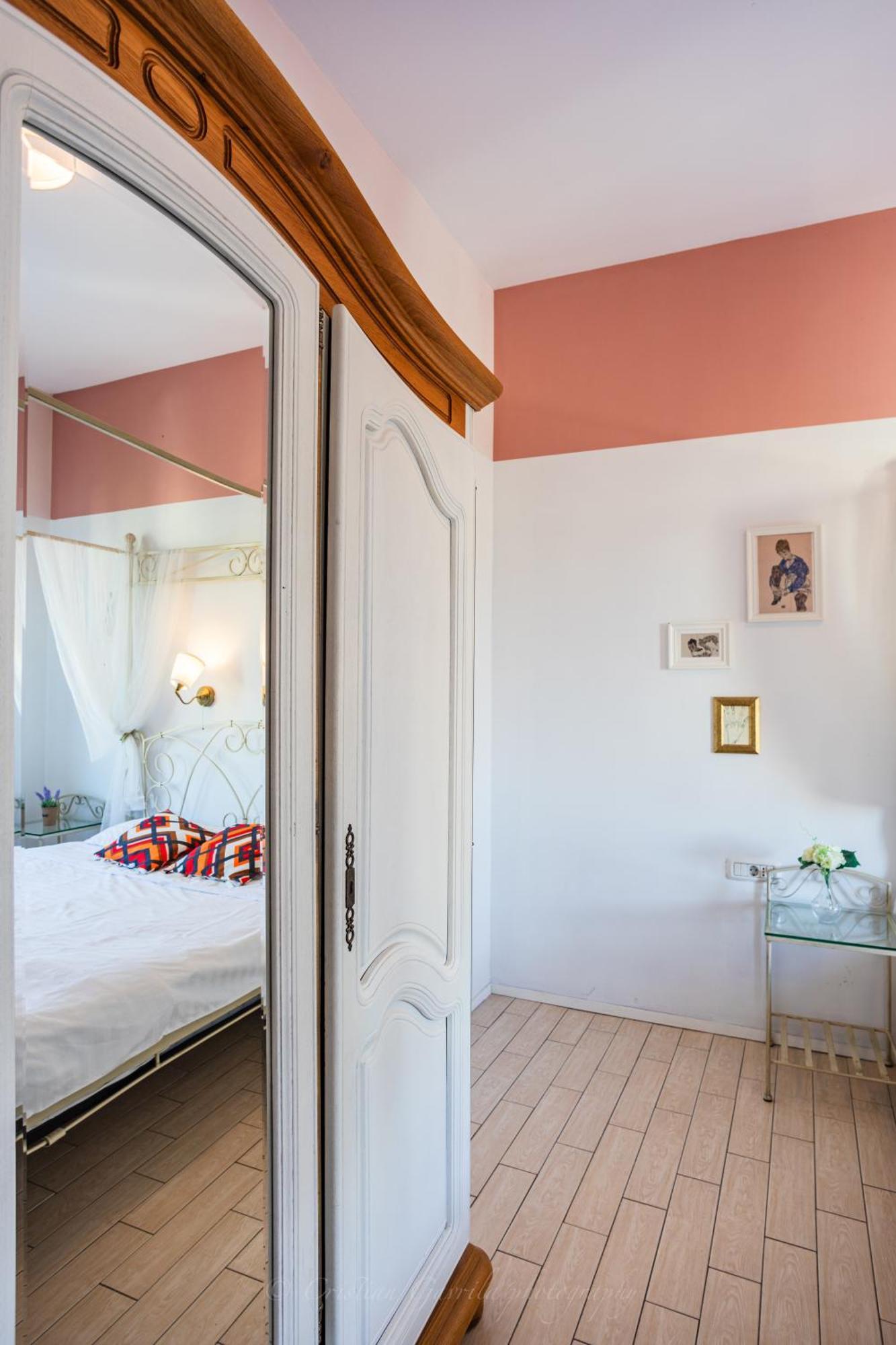 University Apartment Bucureşti