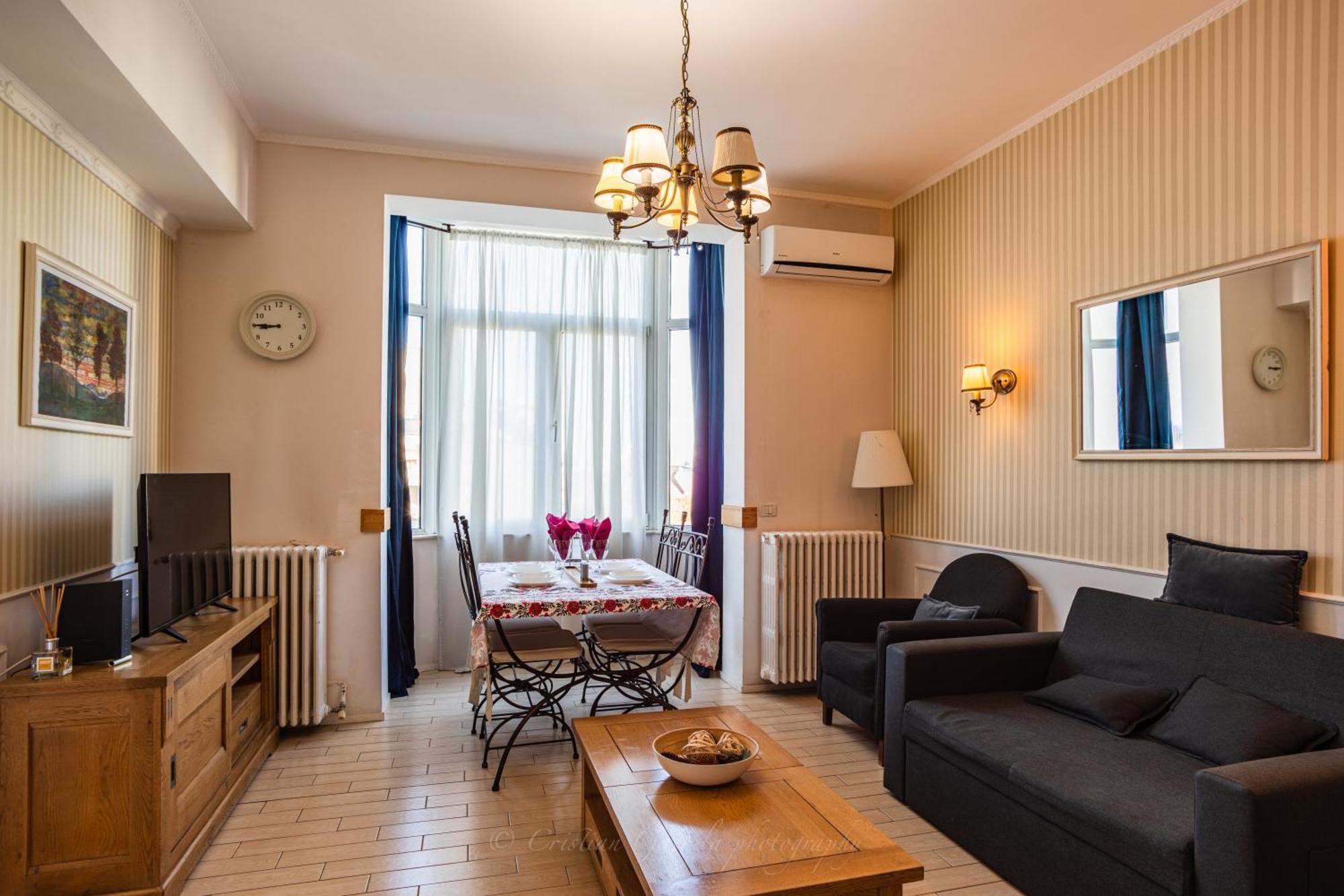 University Apartment Apartament *