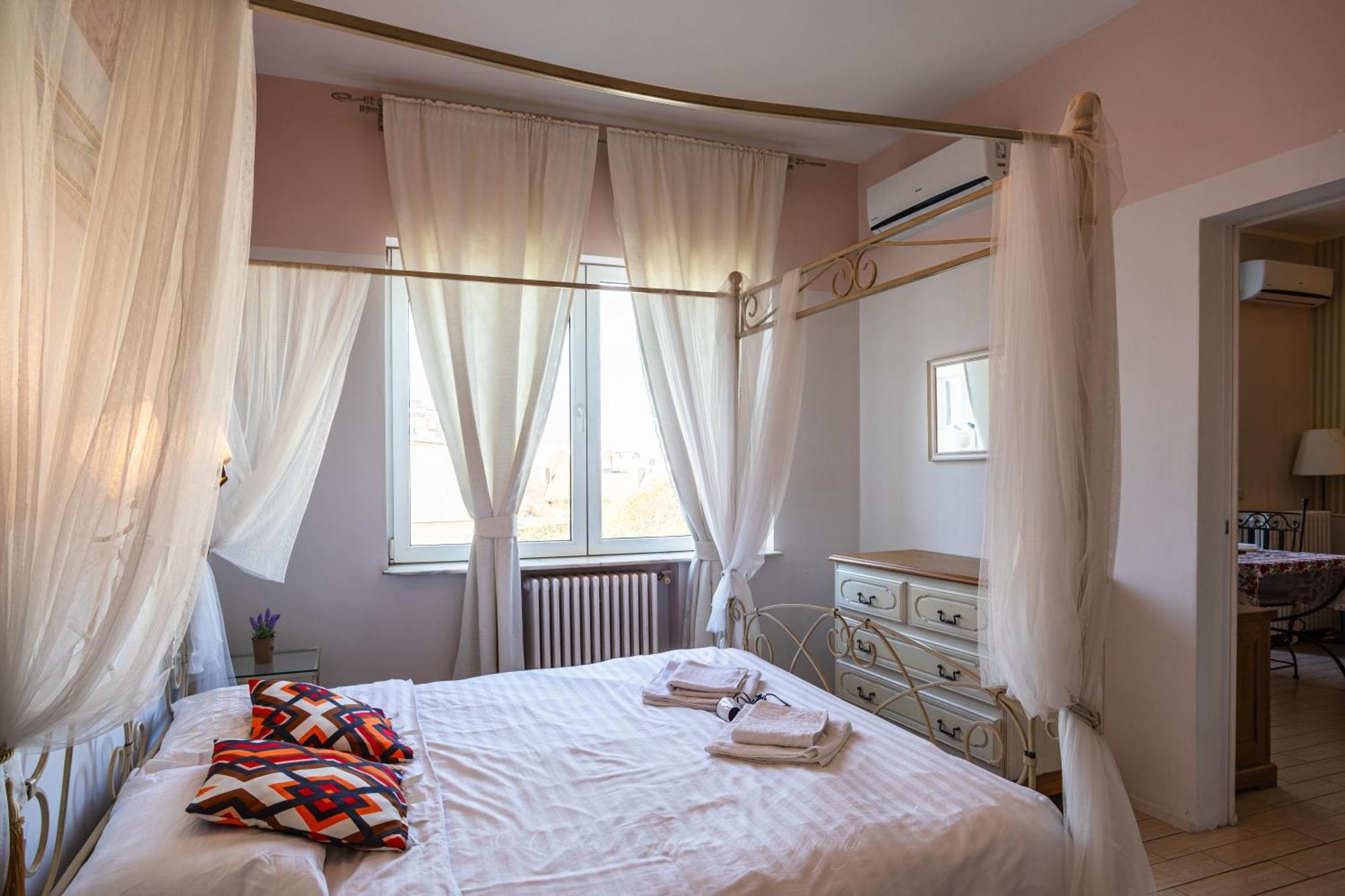 University Apartment *