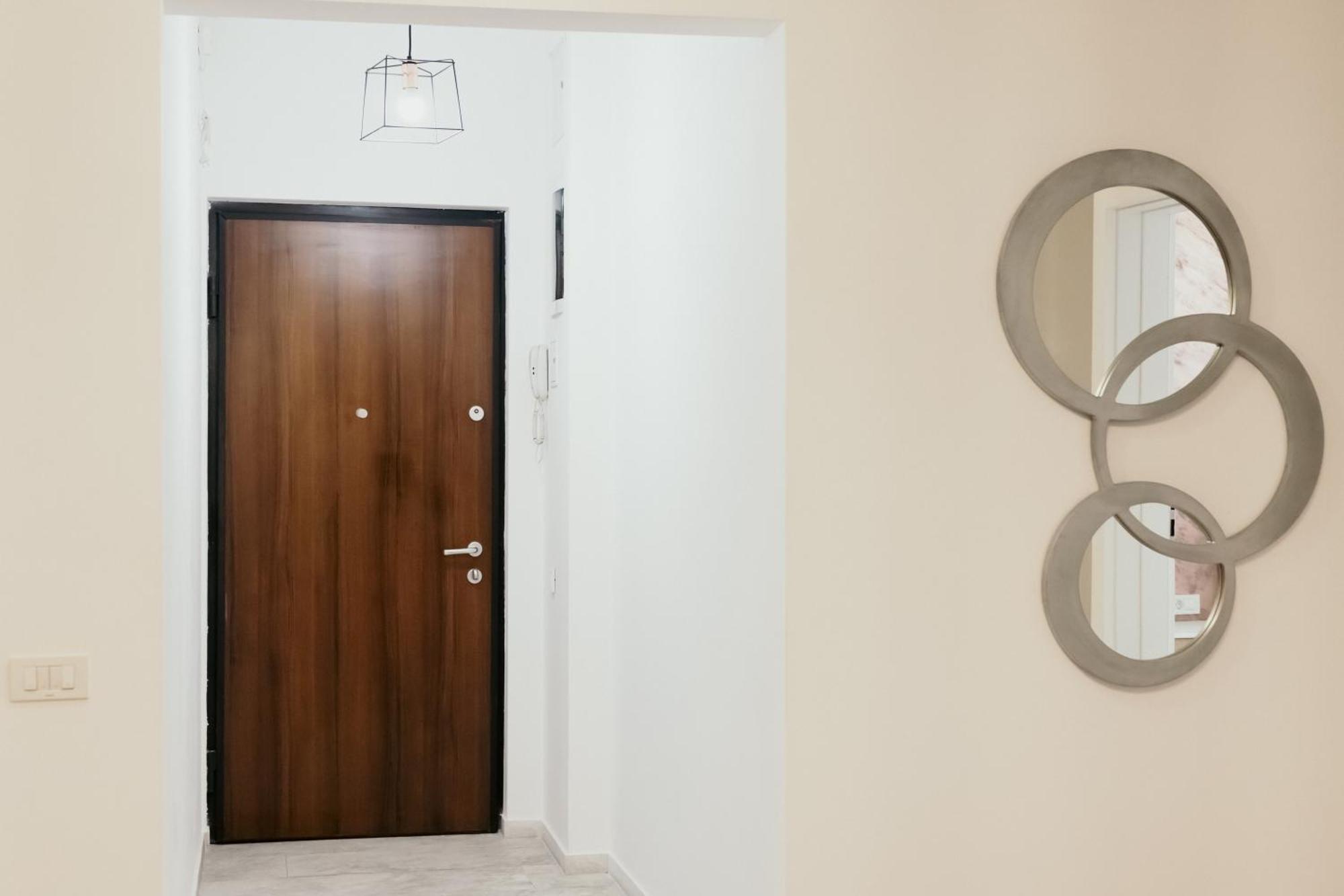 Exclusive In The Center Of Apartment *
