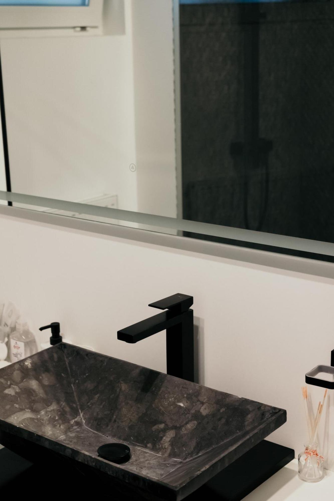Exclusive In The Center Of Apartment