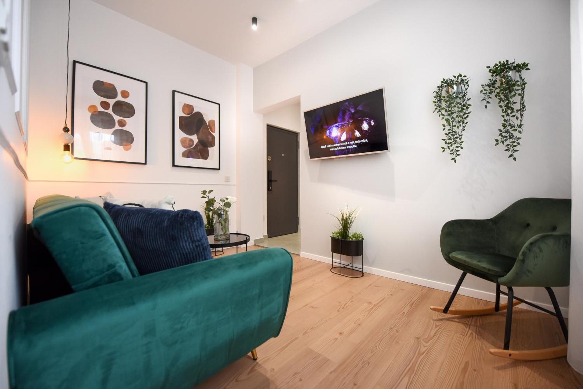 Comfy 1br With Balcony In