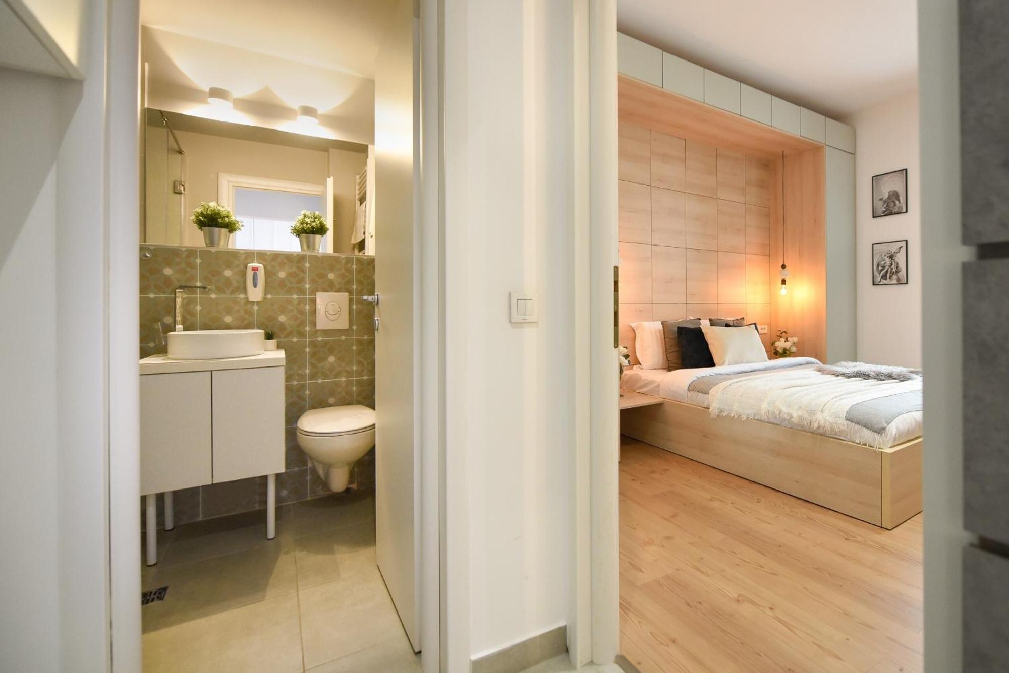 Comfy 1br With Balcony In *