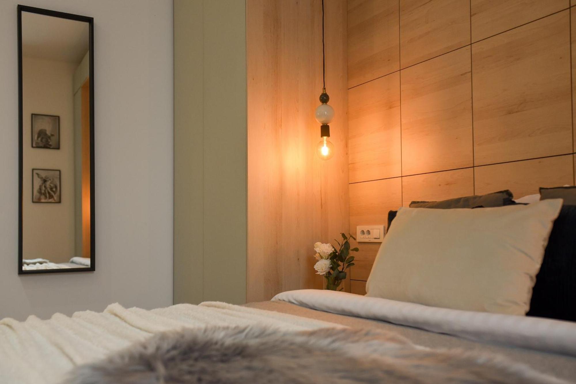 Comfy 1br With Balcony In