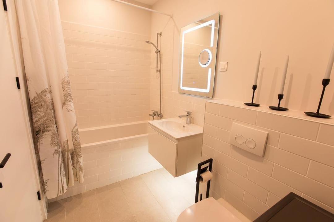 Escapism - Premium 1br With Parking Apartment
