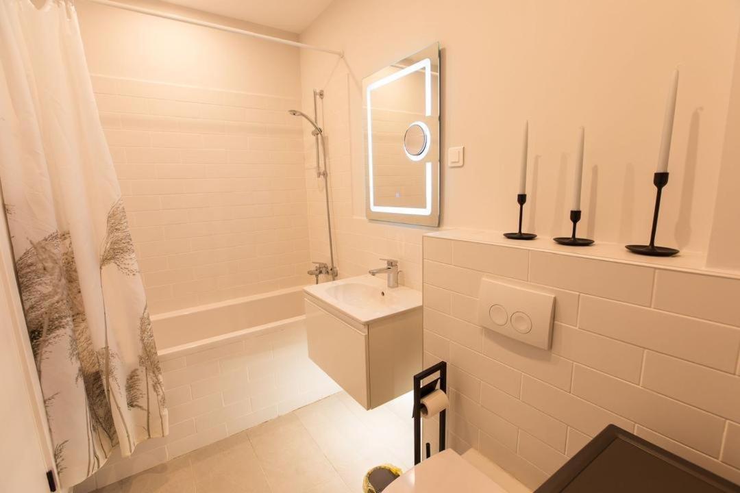 Apartment Escapism - Premium 1br With Parking Bucharest