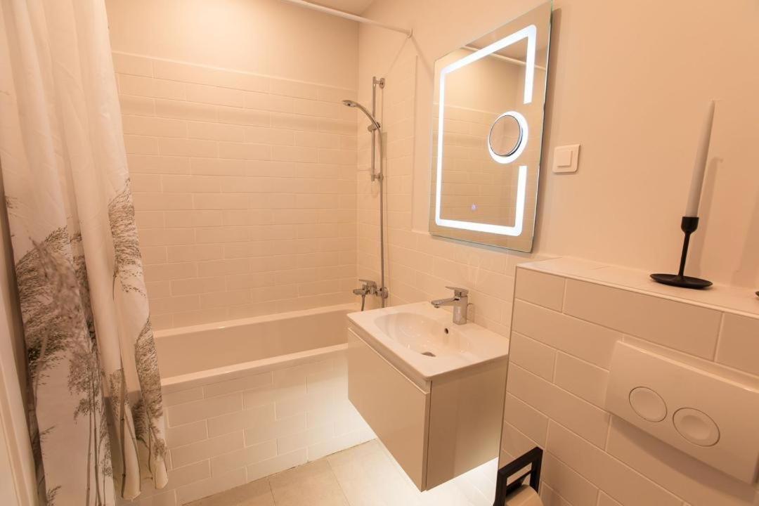 Apartment Escapism - Premium 1br With Parking