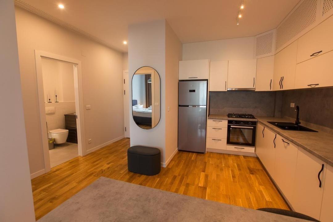 Apartment Escapism - Premium 1br With Parking Bucharest
