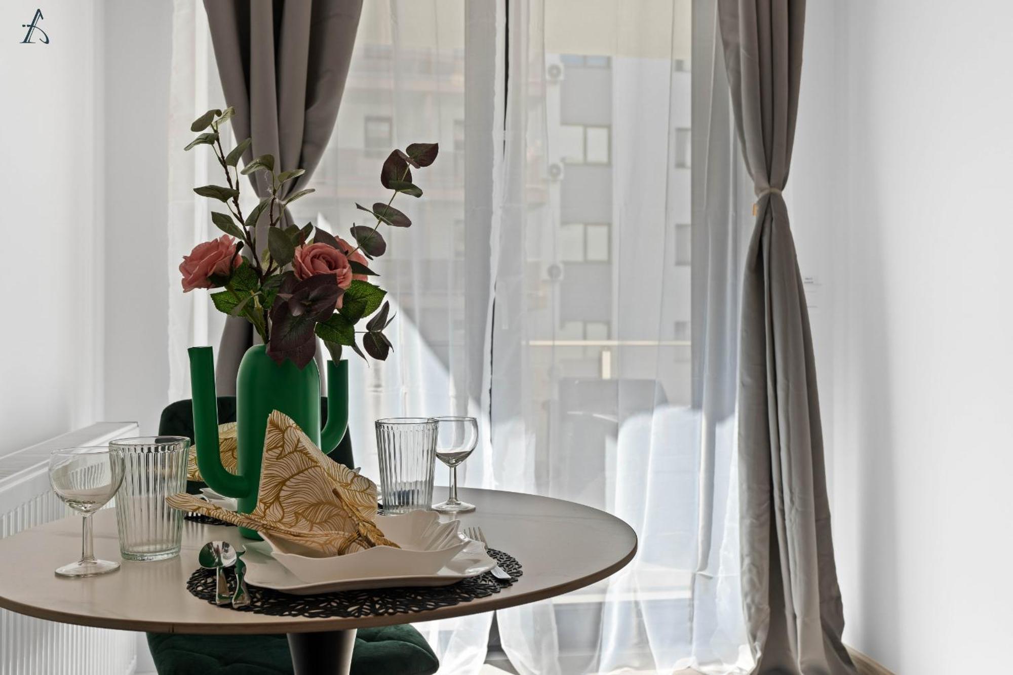 Kesem - The Velvet With Ground Level Indoor Parking Apartment