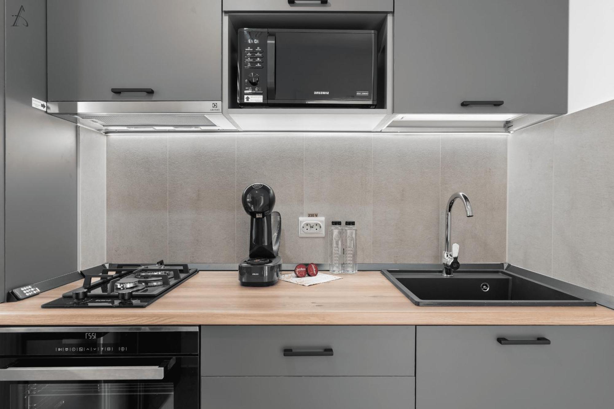 Kesem - The Velvet With Ground Level Indoor Parking Apartment *