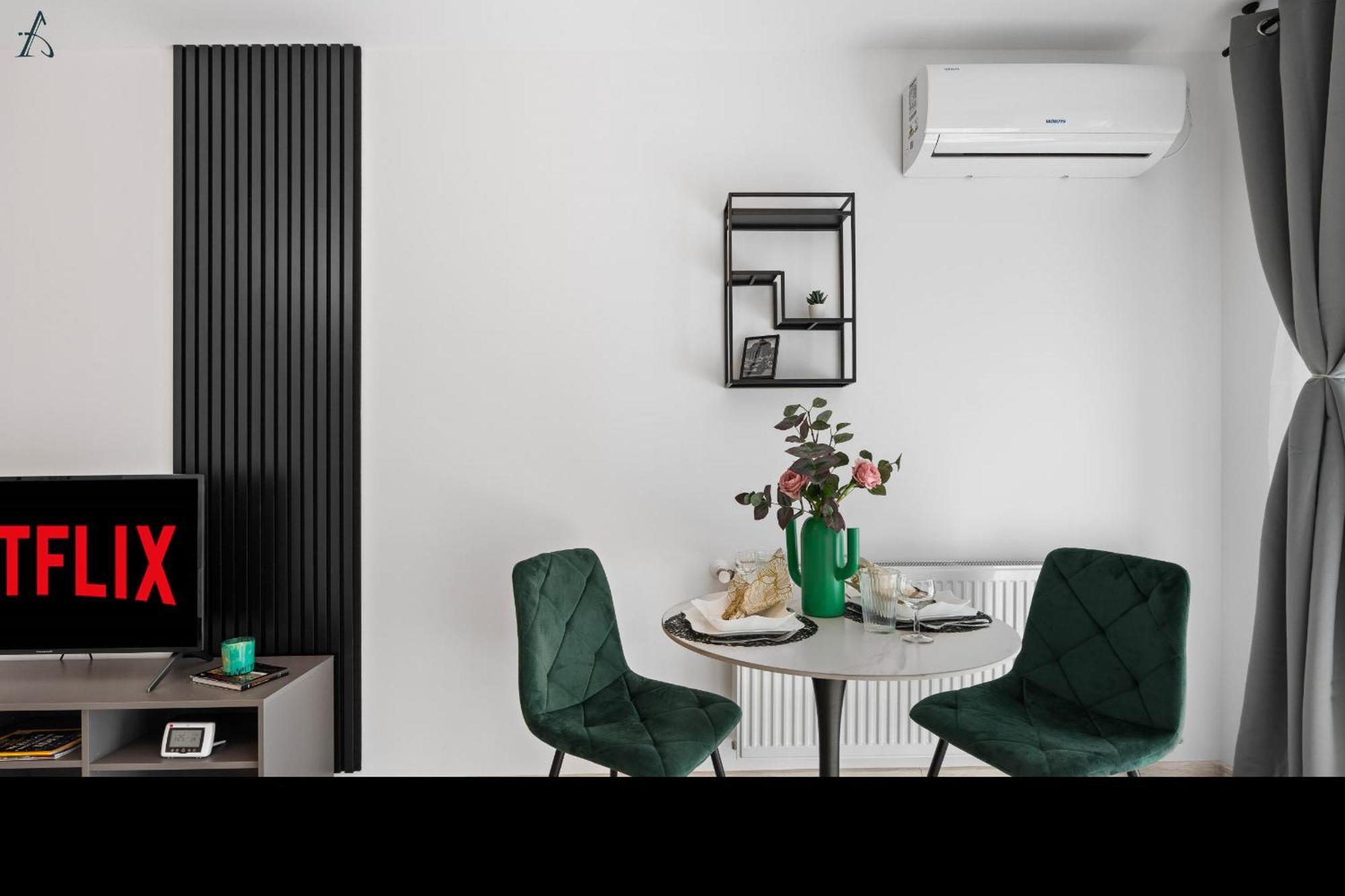 Kesem - The Velvet With Ground Level Indoor Parking Apartment *