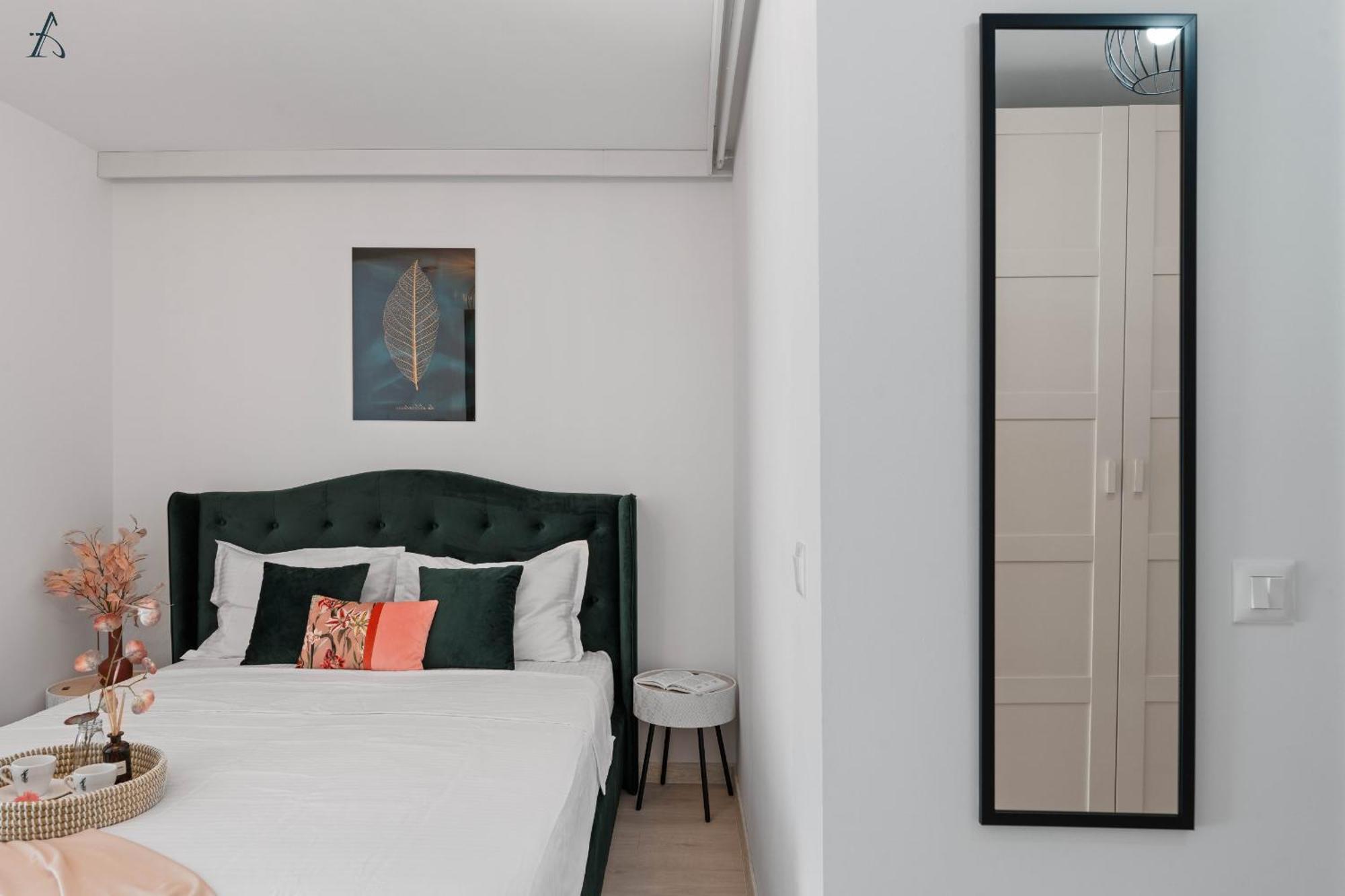 Apartment Kesem - The Velvet With Ground Level Indoor Parking Bucharest