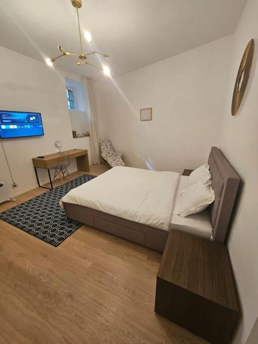 Heart Of Center 4br 2bath 10 Pers Bucareste