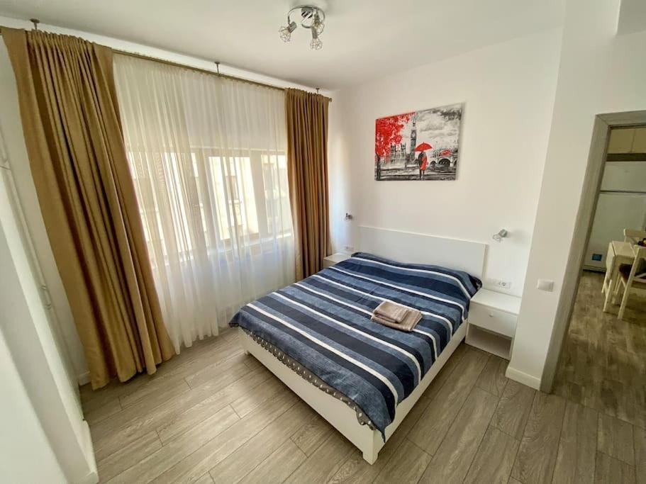 Cozy With 2 Apartment