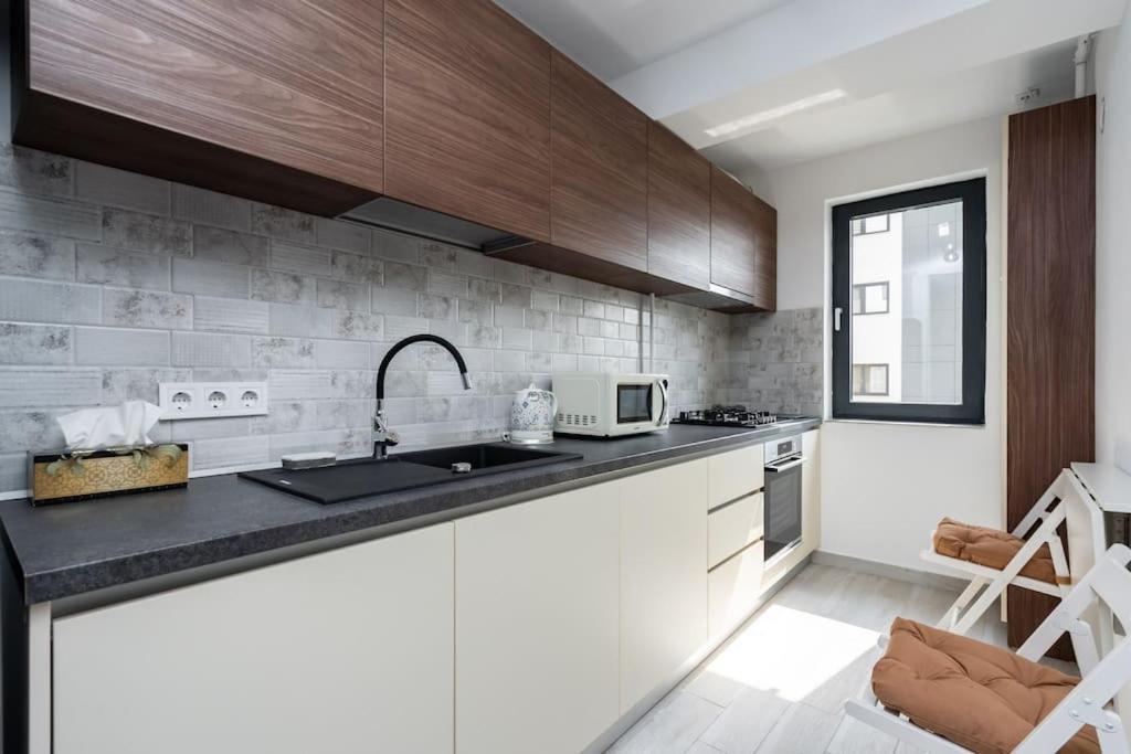 The Roka Apartament *