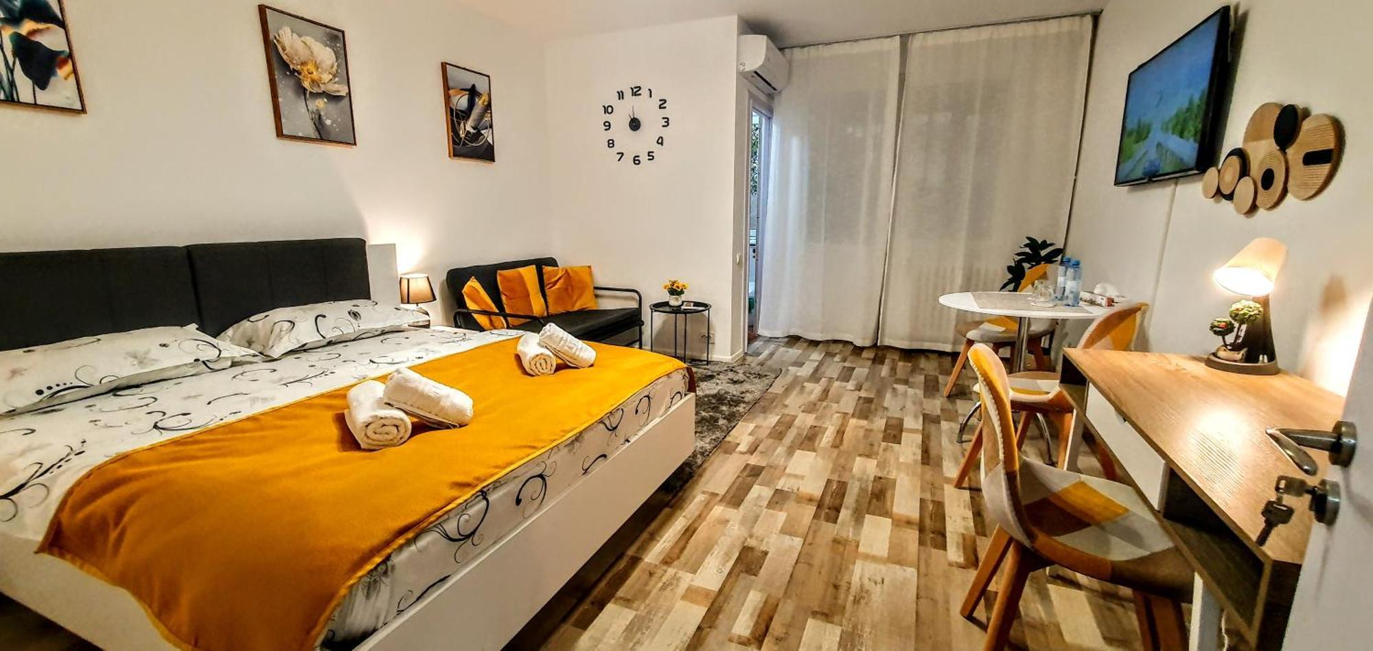 The Yellow King - Luxurious Bucareste