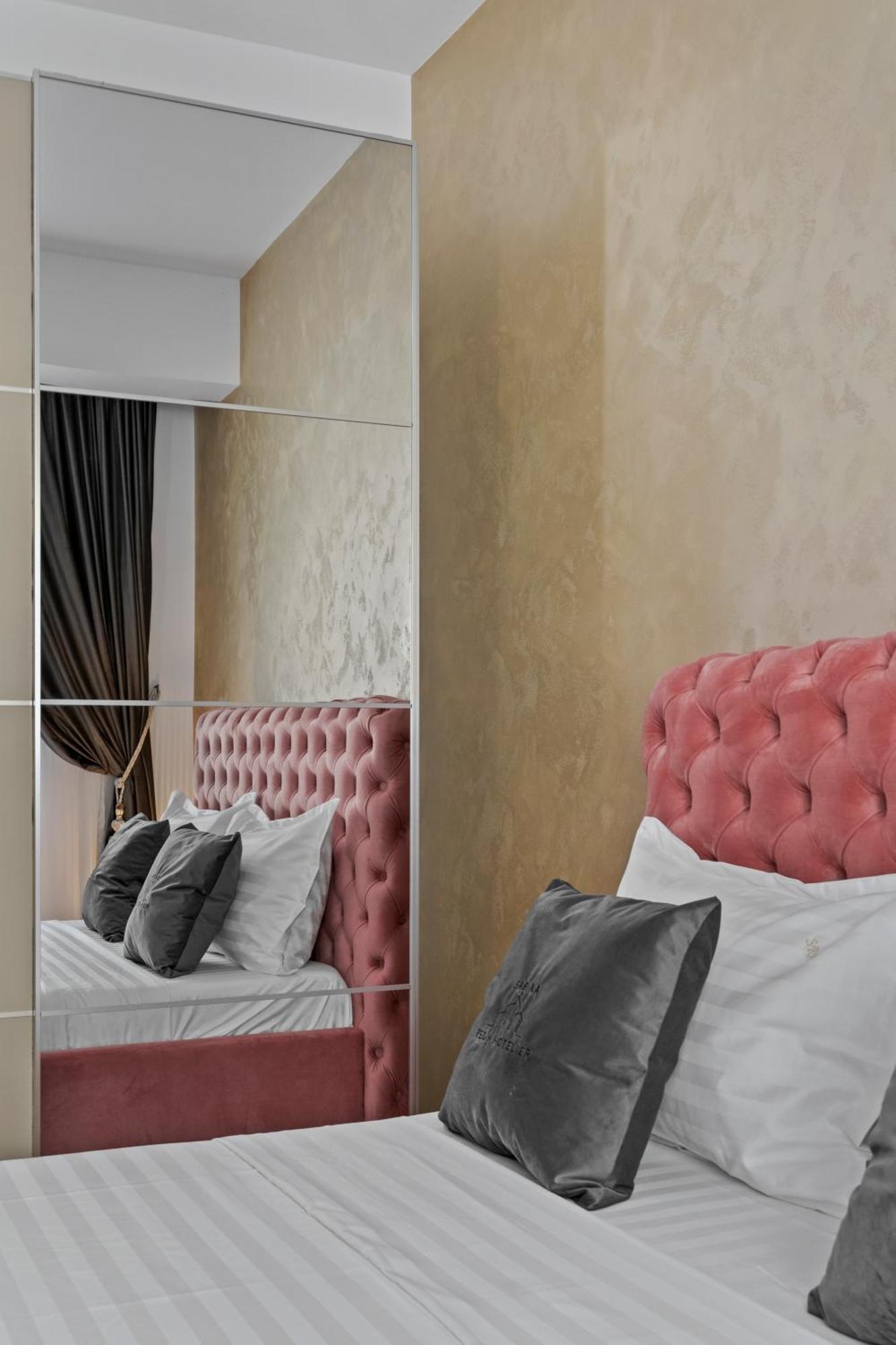 Luxury Rose * Bucharest
