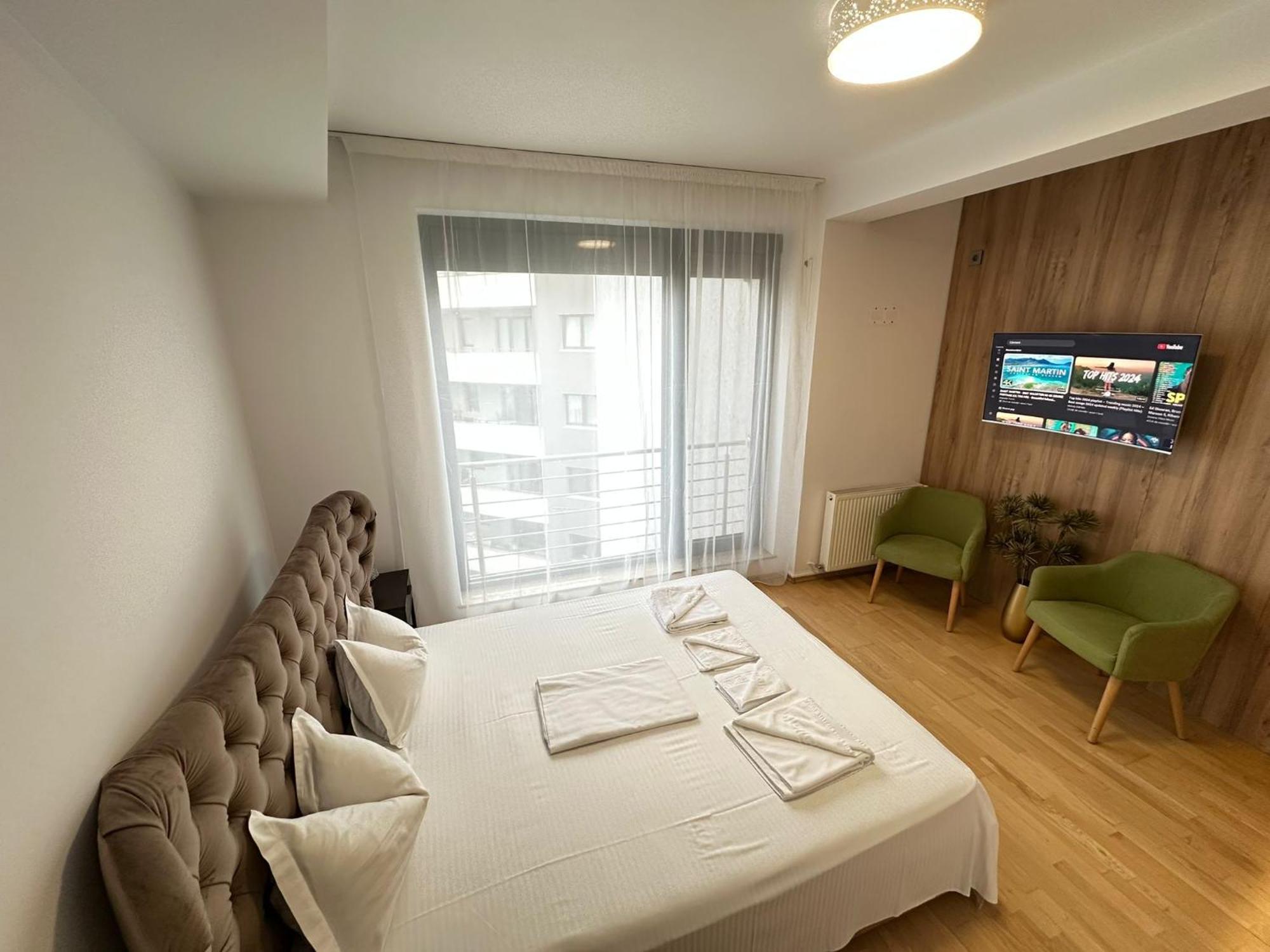 Centru Unirii Luxury Vip Palmier: Two-room With Terrace Apartment *