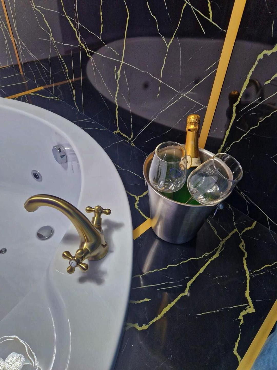 Apartment Afi Discret Jacuzzi Bucharest