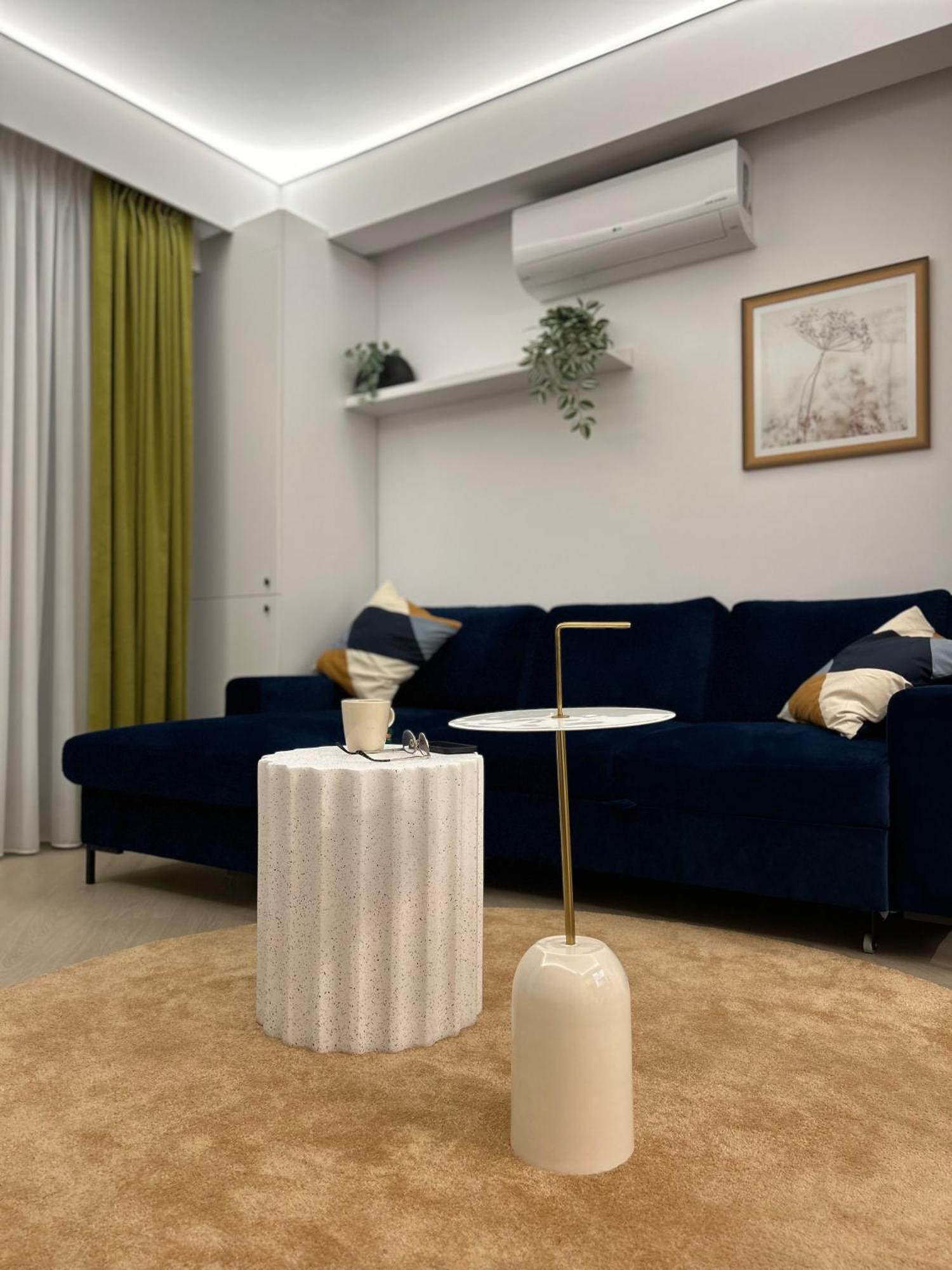 Apartment Exclusive With Private Parking & Balcony - 01 *