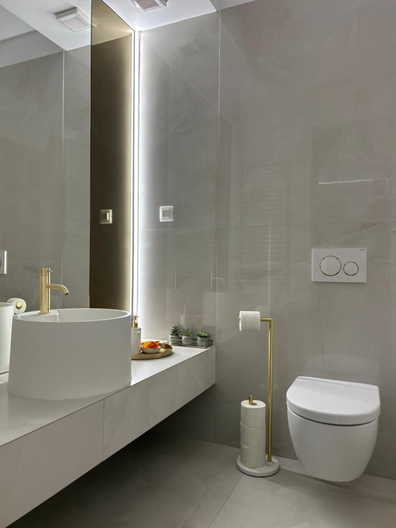 Exclusive With Private Parking & Balcony - 01 Apartment