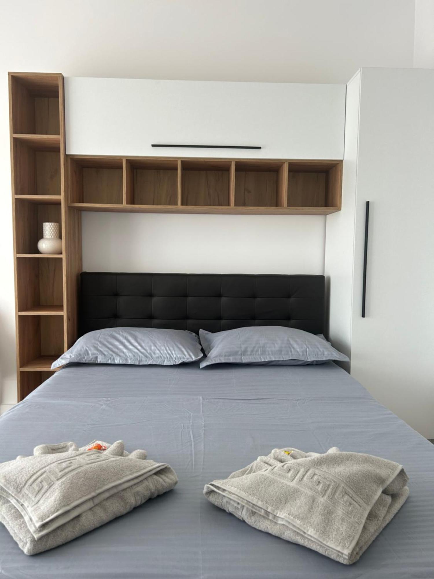 Elegant With Views - Prime Location - 02 *