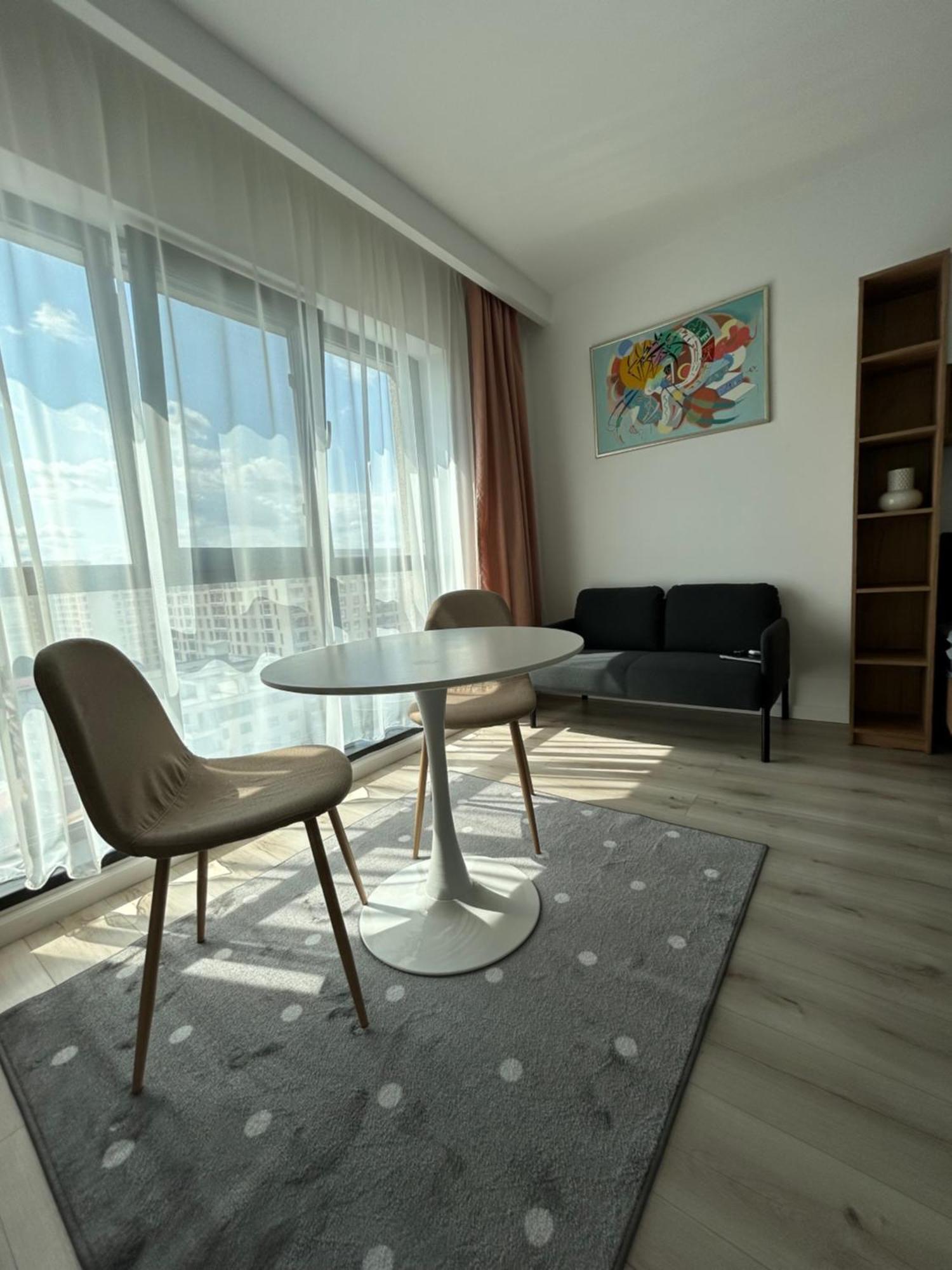 Elegant With Views - Prime Location - 02 Apartament *