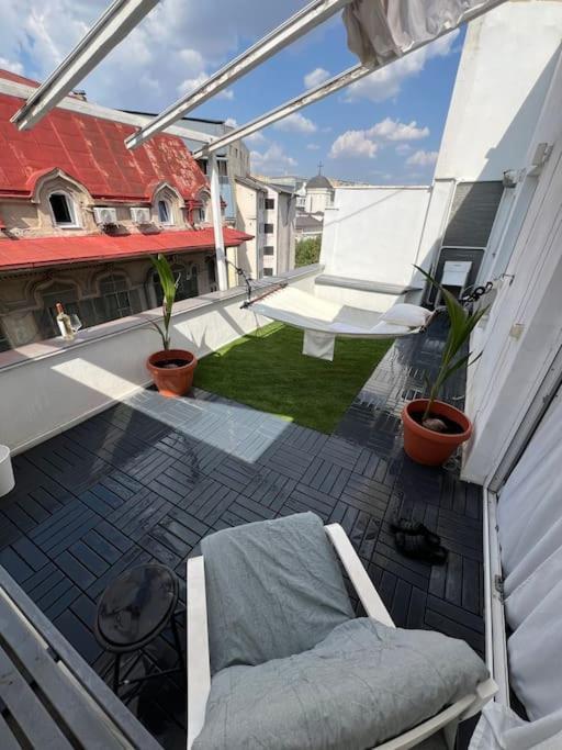 Apartment Unique & Special With Terrace In The Center Bucharest