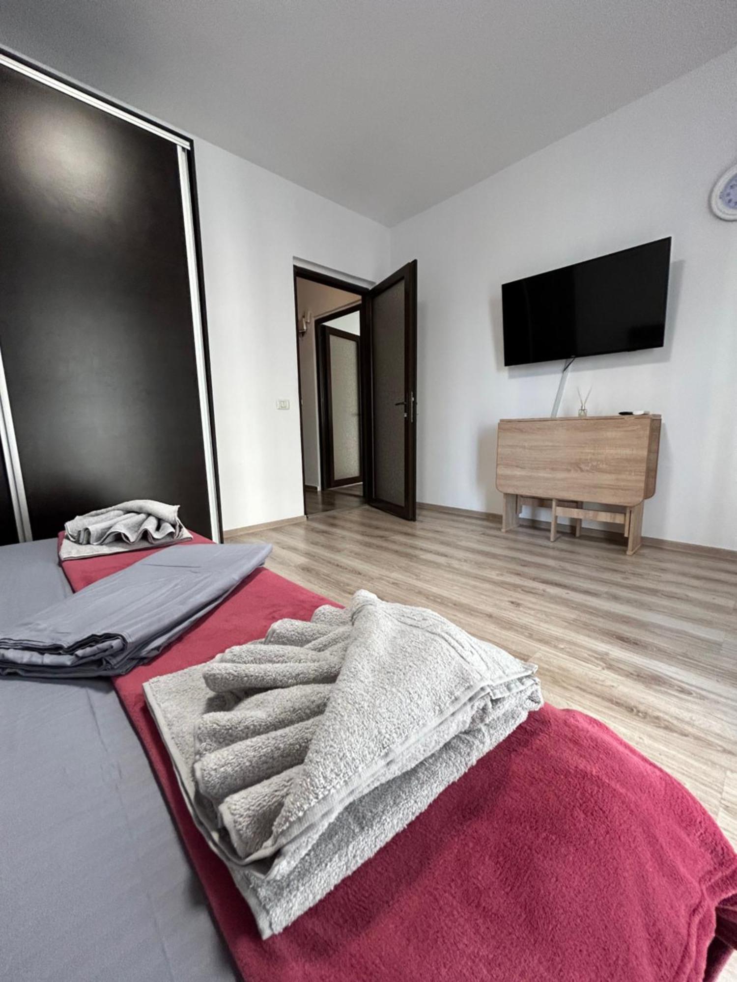 Elegant Getaway At Exigent Plaza - 09 Apartment