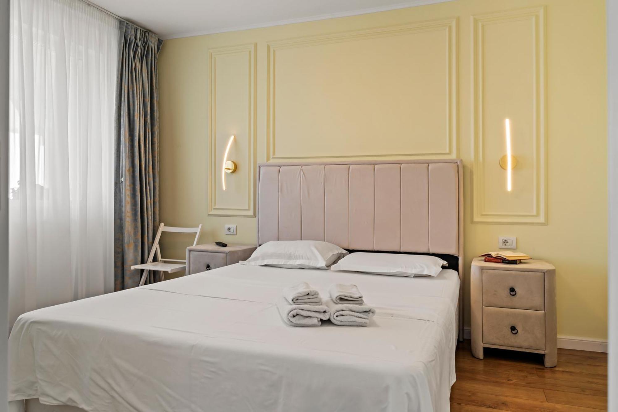 De Lux Moghioros Park Apartament *