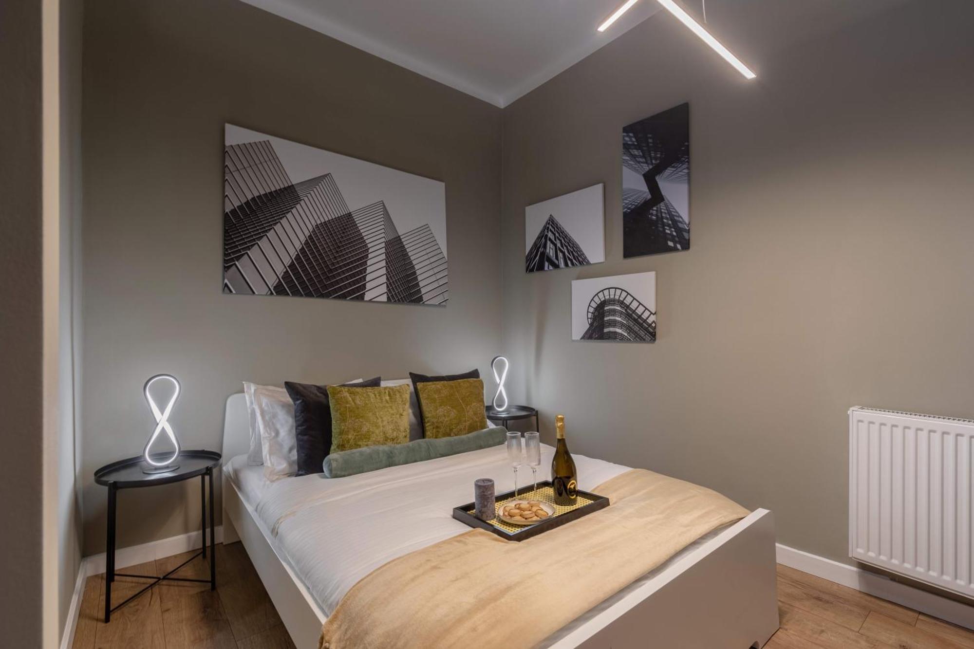 Modern On Historic Calea Victoriei