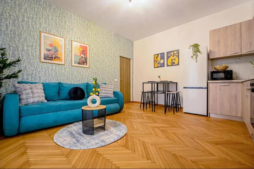 Apartamento Fluidity - Refined 2br Retreat In Center Bucareste