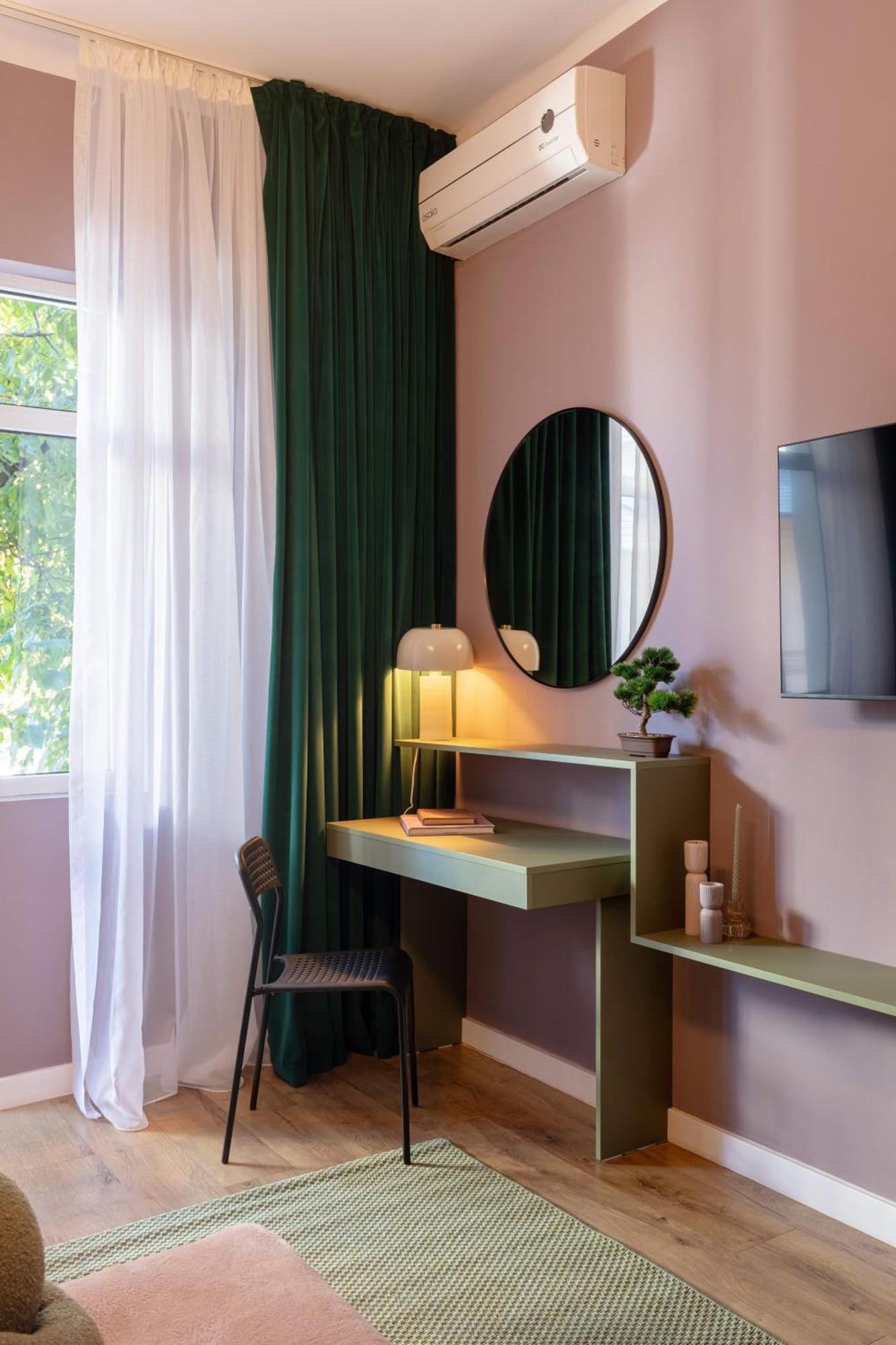 Serene 1br In Square Apartamento Bucareste