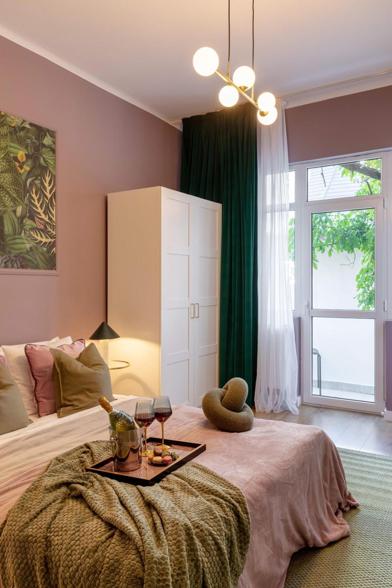 Serene 1br In Square Apartamento
