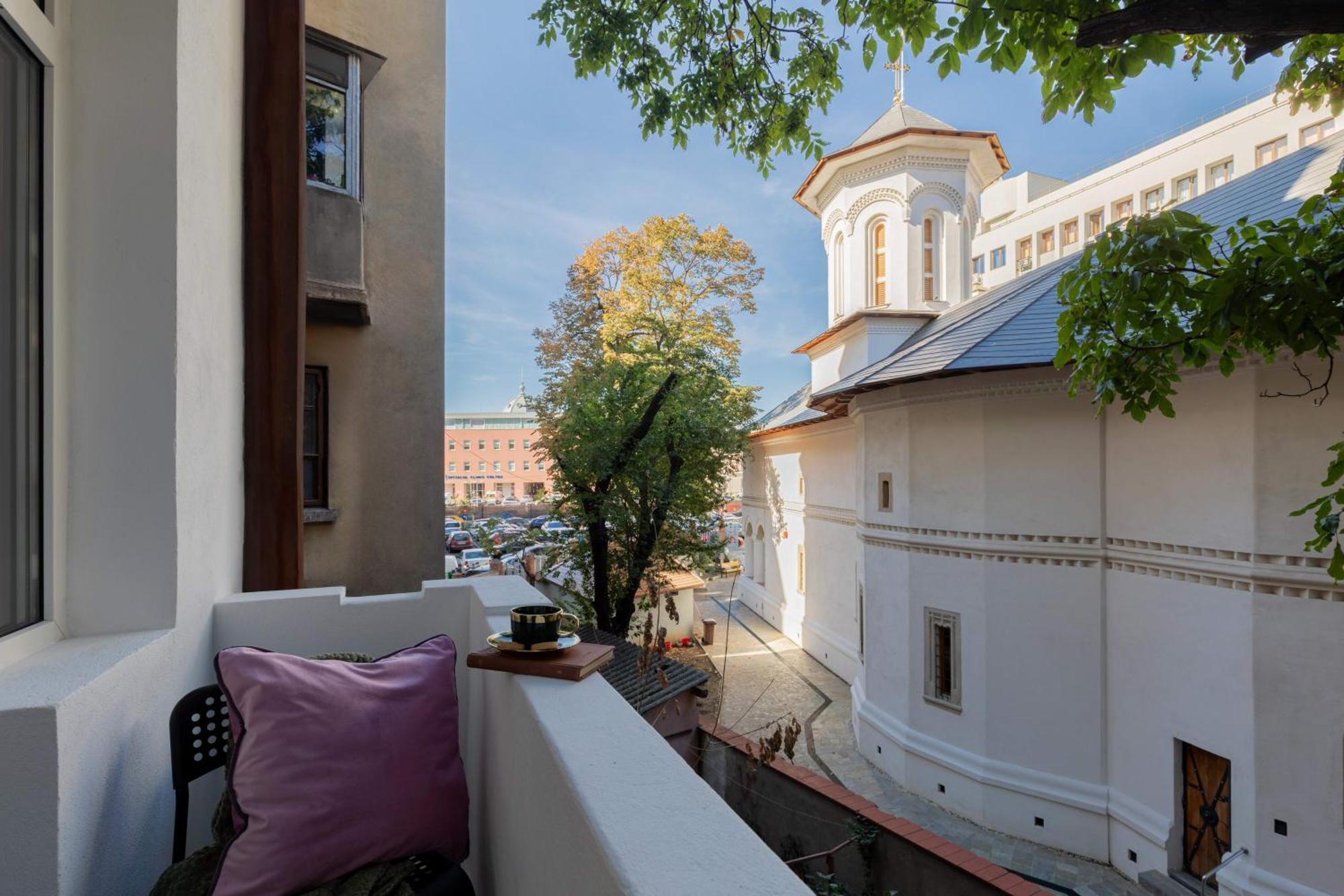 Serene 1br In Square Bucareste